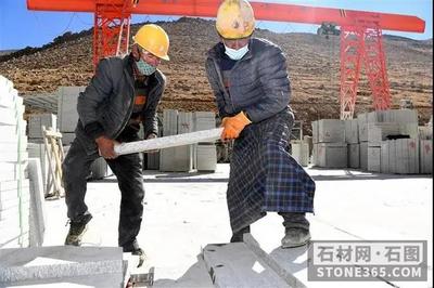 西藏日喀則市康馬縣少崗鄉(xiāng)石材加工助民增收月收入最高達1萬元以上